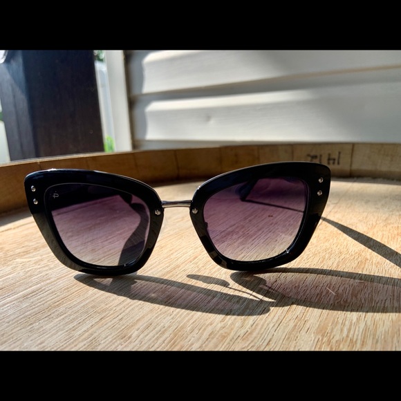 Privé Revaux The Grace Sunglasses 1950s Style - Picture 2 of 7